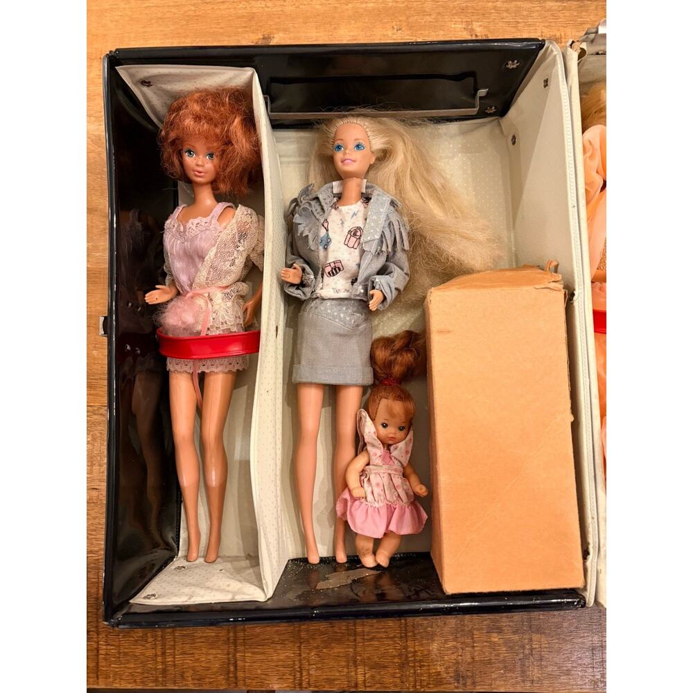 Vintage 1962 Barbie Carrying Case With 6 Vintages Barbies 1966/71 - Picture 9 of 16